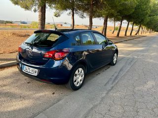 Opel Astra 2012