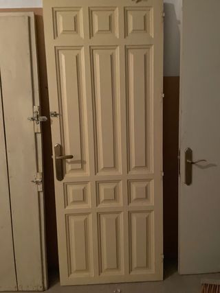 Puertas antiguas de madera maciza
