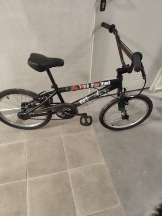 Bicicleta BMX negra