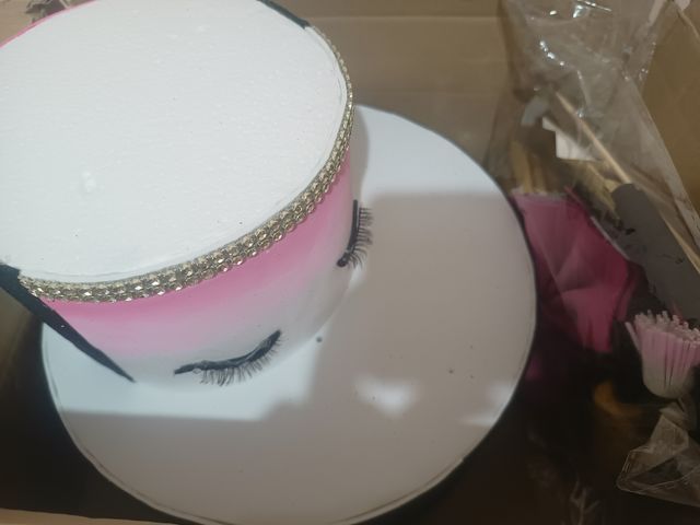 Torta finta make up party + corona