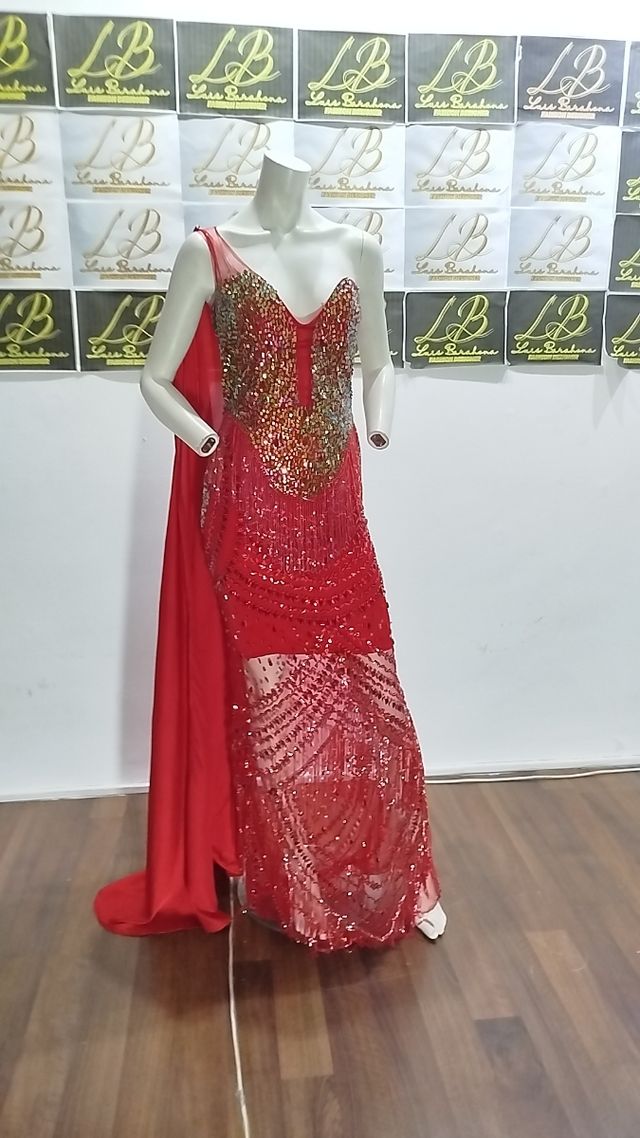 Vestido rojo y dorado para bodas gitanas