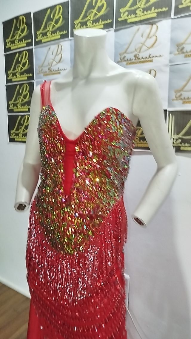 Vestido rojo y dorado para bodas gitanas
