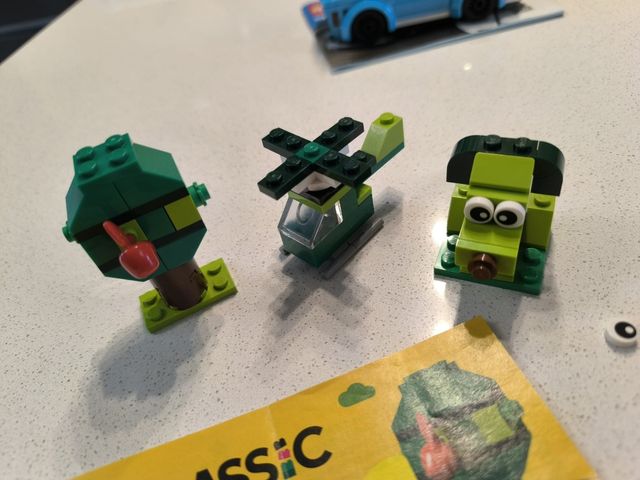 Lego Classic 11007: Elicottero, Albero, Cane