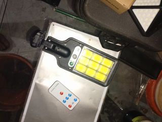 Foco solar exterior con mando