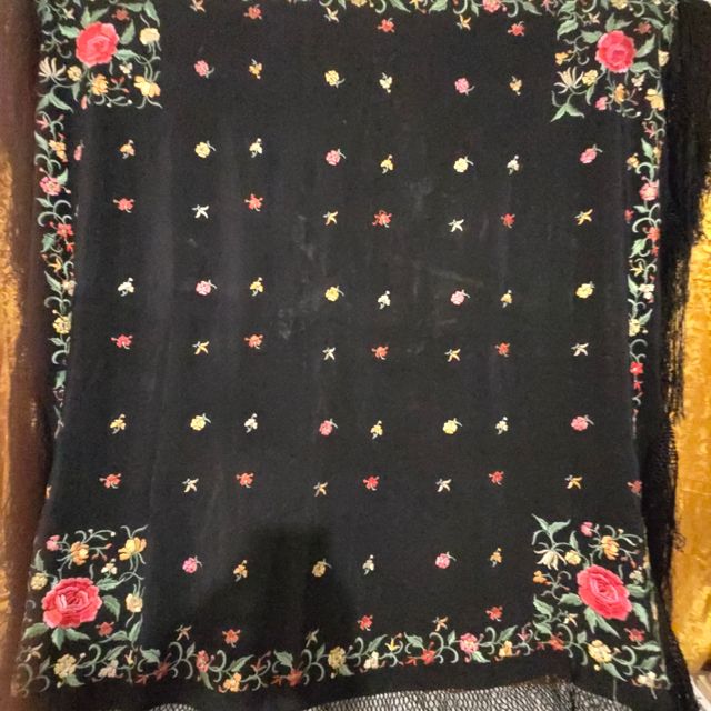 Manton Manila antiguo 120x120cm