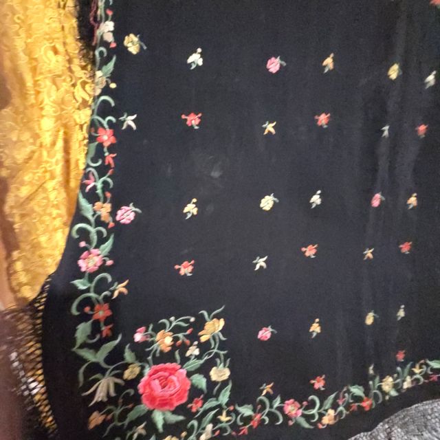 Manton Manila antiguo 120x120cm