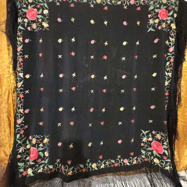 Manton Manila antiguo 120x120cm