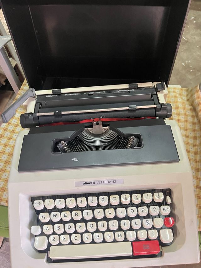 Olivetti Lettera 42 - Máquina de escribir