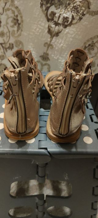 Sandalias romanas