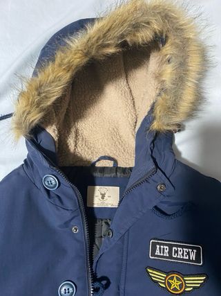 Abrigo azul con capucha