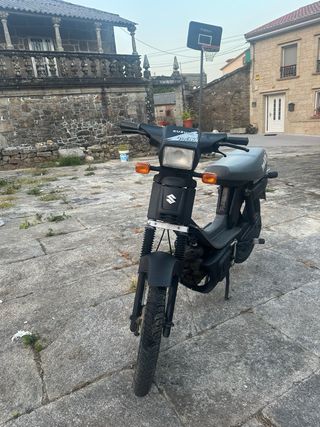 Suzuki Maxi 49cc: ¡Como nueva!