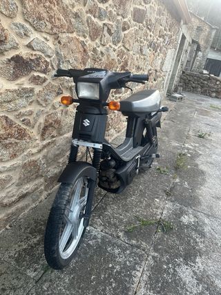 Suzuki Maxi 49cc: ¡Como nueva!