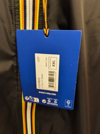 Chaqueta Kway negra impermeable