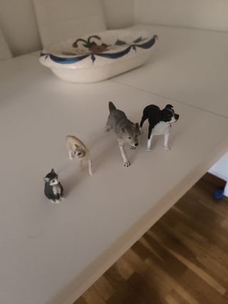 4 Figuras Animales: Perro, Lobo, Gatos
