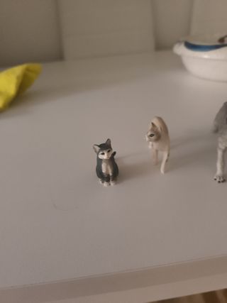 4 Figuras Animales: Perro, Lobo, Gatos