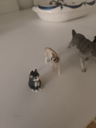 4 Figuras Animales: Perro, Lobo, Gatos