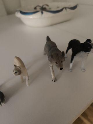 4 Figuras Animales: Perro, Lobo, Gatos