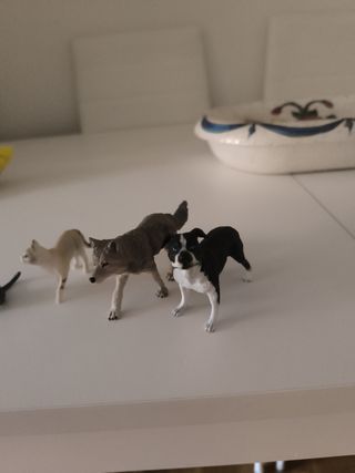 4 Figuras Animales: Perro, Lobo, Gatos