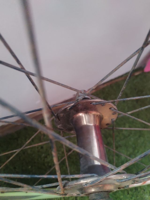 Rueda bici 700c con pegatina SRAM S50 BH