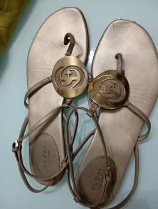 Sandalias Gucci doradas