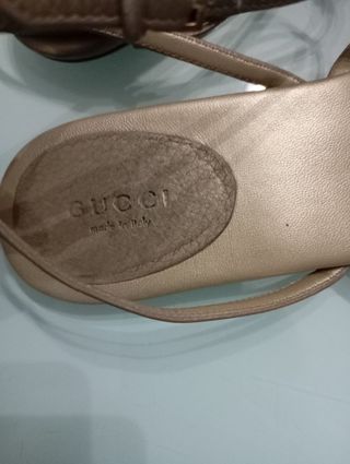 Sandalias Gucci doradas