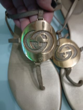 Sandalias Gucci doradas