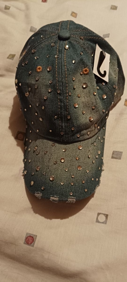 Gorra vaquera con pedreria
