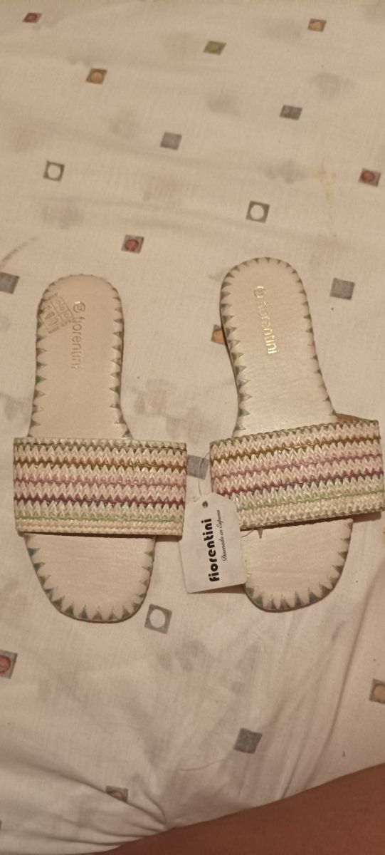 Sandalias Fiorentini planas beige