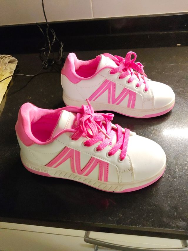 Zapatillas deportivas niña blancas con ruedas
