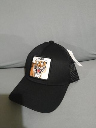 Gorra negra tigre