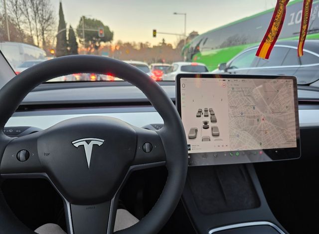 Tesla Model Y Premium 2024