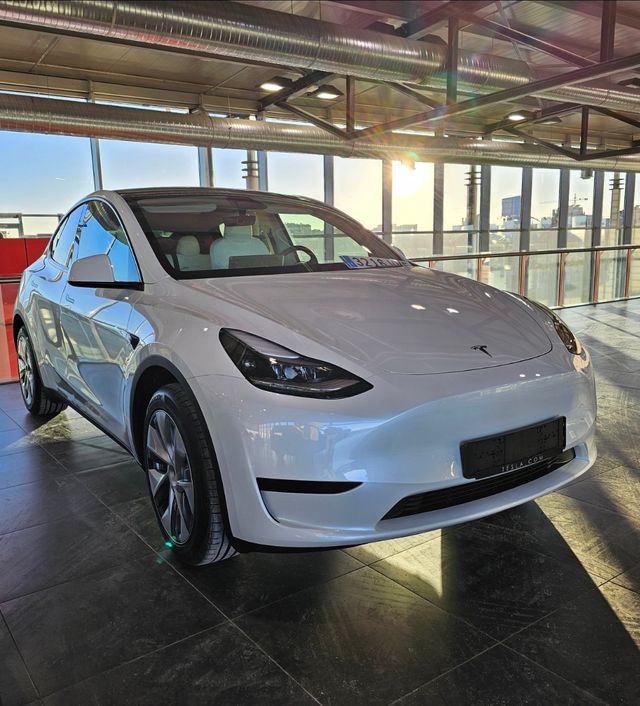 Tesla Model Y Premium 2024