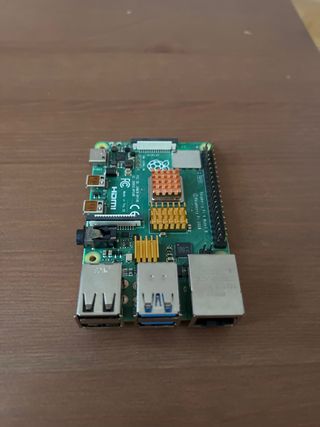 Raspberry Pi 4 Model B + 2x cajas refrigeración