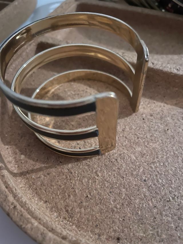 Brazalete triple dorado y negro