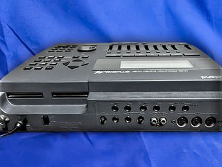 Secuenciador ROLAND Studio M y Modulo Sintetizador