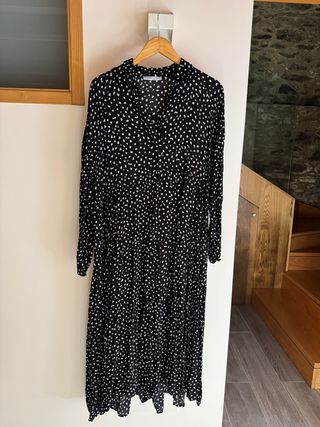 Vestido Pull&Bear midi negro estampado XL