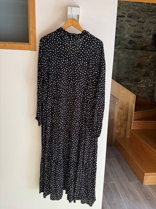Vestido Pull&Bear midi negro estampado XL