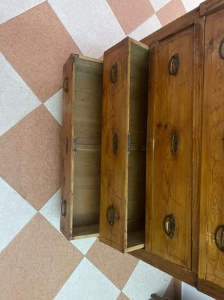Cómoda antigua de madera y espejo de mas 100 años 