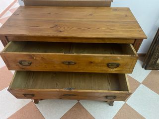 Cómoda antigua de madera y espejo de mas 100 años 