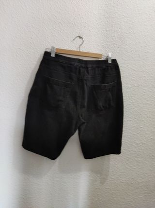 Bermudas negras - Hombre