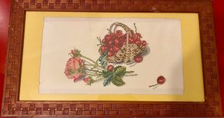 Cuadro bordado a mano: cerezas y rosas