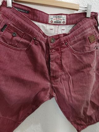 Bermudas rojas hombre