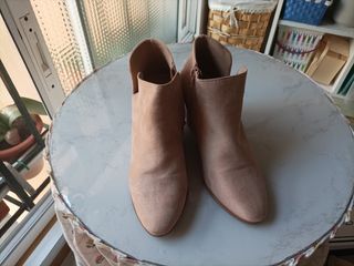 Botines cuña beige-rosa palo tacto melocotón.