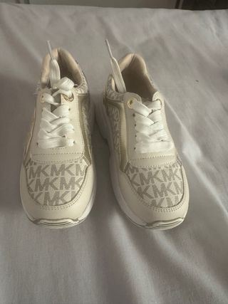 Zapatillas Michael Kors beige y dorado # 29 