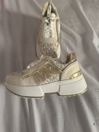 Zapatillas Michael Kors beige y dorado # 29 
