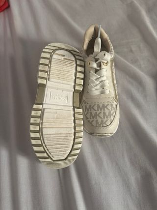Zapatillas Michael Kors beige y dorado # 29 