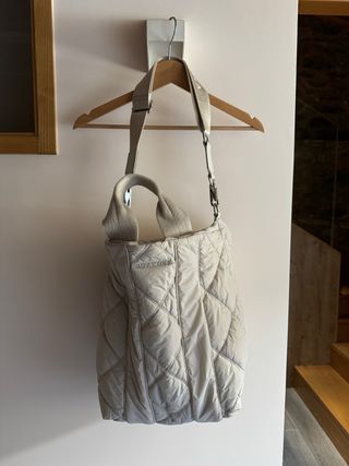 Bolso Bimba y Lola beige acolchado