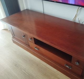 Mueble TV madera cerezo estilo colonial