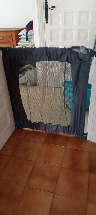Barrera seguridad bebé Lindam