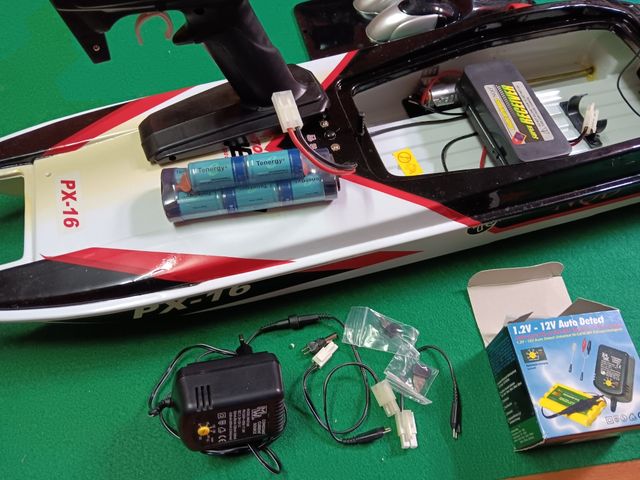 Lancha RC PX-16: ¡A toda velocidad!